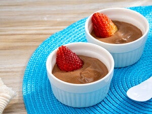 Mousse de chocolate con fresas y NAN® OPTIPRO® 3