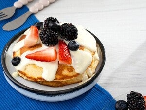 Pancakes con frosting de limón y NAN® OPTIPRO® 3