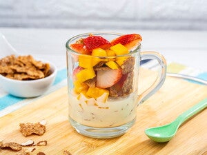 Parfait de frutas, cereal y NAN® OPTIPRO® 3
