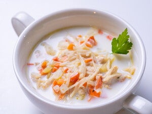 Sopa de Vegetales y Fideos con NUTRIADVANCE®