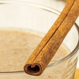 Bebida con canela y NESTUM® Trigo Miel