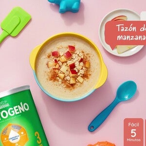 Tazón de banano, manzana y avena.