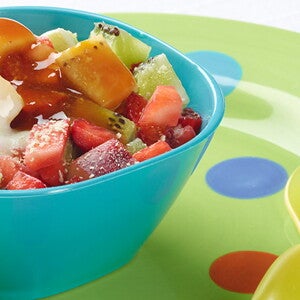 Trocitos de frutas con NESTUM® TRIGO BANANO Y MANZANA