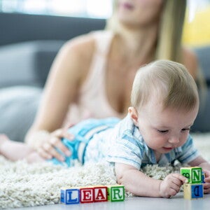 Sus primeras palabras. Estimulación del lenguaje Sus primeras palabras. Estimulación del lenguaje