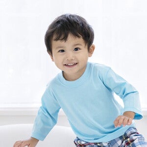 Las emociones son fundamentales en el desarrollo de los niños niño sonriendo y expresando sus emociones