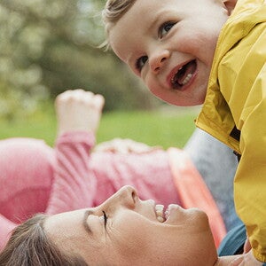 Ejercicios con niños pequeños: Trucos inteligentes para mamá en medio de una vida agitada Ejercicios con niños pequeños: Trucos inteligentes para mamá en medio de una vida agitada