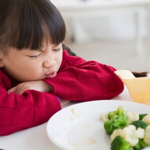 Mi hijo se rehúsa a comer Mi hijo se rehúsa a comer