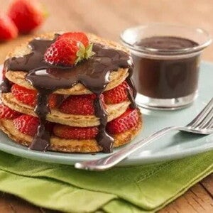panqueques con salsa de chocolate panqueques con salsa de chocolate