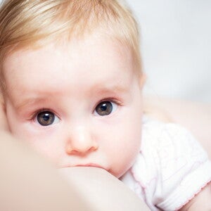 La proteína presente en la leche materna es uno de los nutrientes más importantes para los bebés La proteína presente en la leche materna es uno de los nutrientes más importantes para los bebés