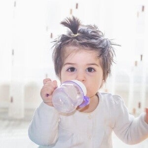 Leches recomendadas para bebes y niños, que leche le debo dar a mi hijo. Qué leche puede tomar un bebé de 1 año