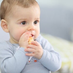 ¿Tu bebé está listo para alimentarse con las manos? ¿Tu bebé está listo para alimentarse con las manos?