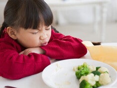 Mi hijo se rehúsa a comer 