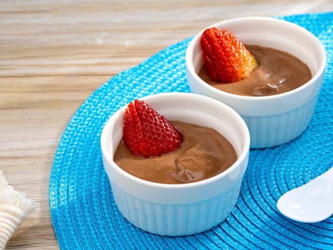 Mousse de chocolate con fresas y NAN® OPTIPRO® 3