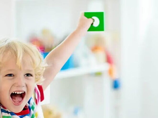 niño jugando niño jugando