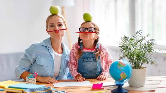 madre e hija jugando madre e hija jugando