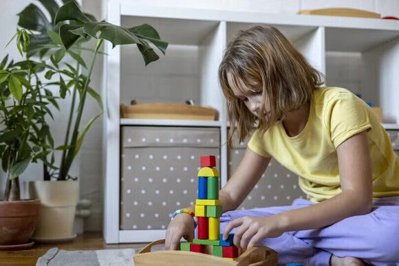 niña jugando niña jugando