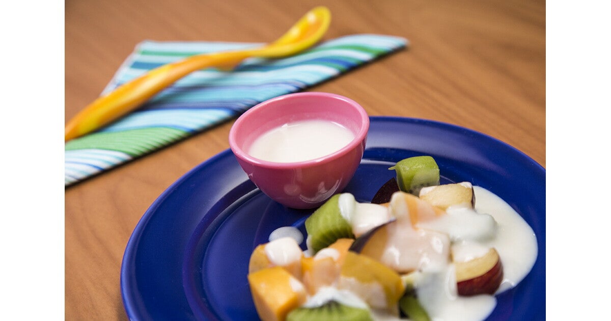 Ensalada de frutas mixta con NESTUM® Vainilla